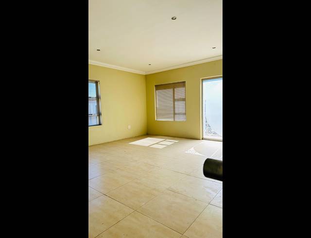 3 BEDROOM FREEHOLD FOR SALE IN THERESAPARK